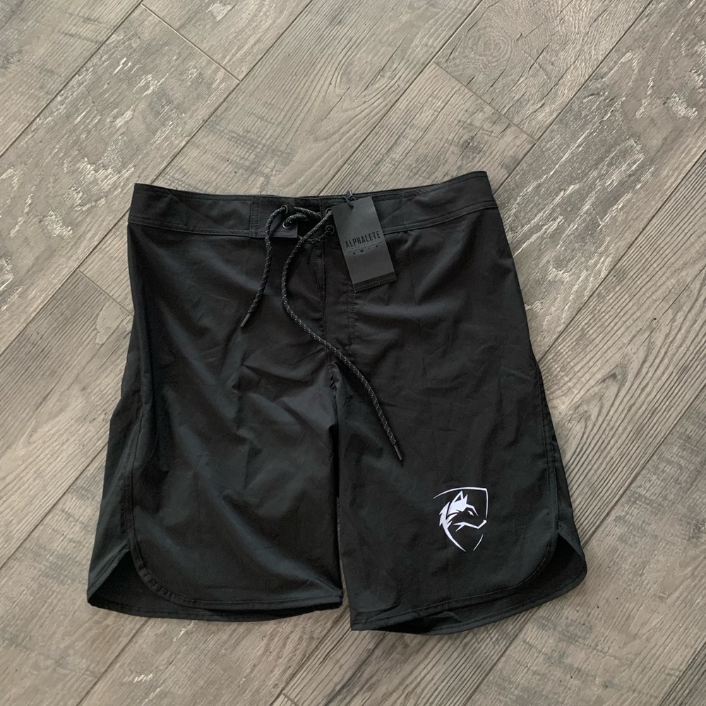 Men’s Alphalete Board Shorts NWT size small black trunks